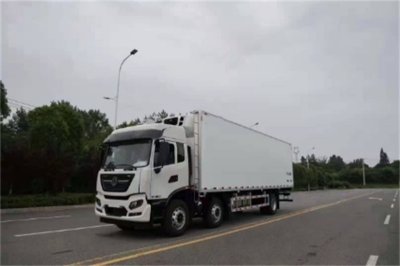 東風(fēng)天錦KR小三軸（9.6米）冷藏車(chē)