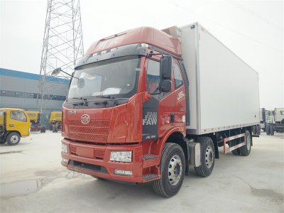 解放JH6小三軸(9.6米）冷藏車(chē)國(guó)六