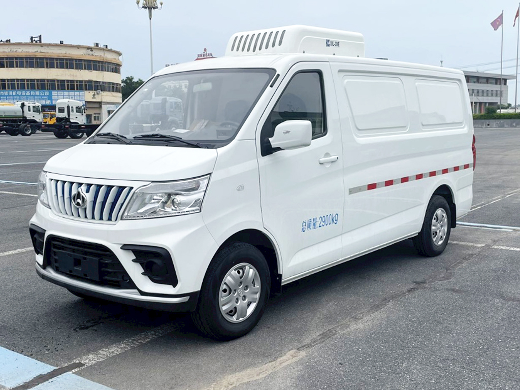 長(zhǎng)安睿行EM80純電動(dòng)冷藏車(chē)